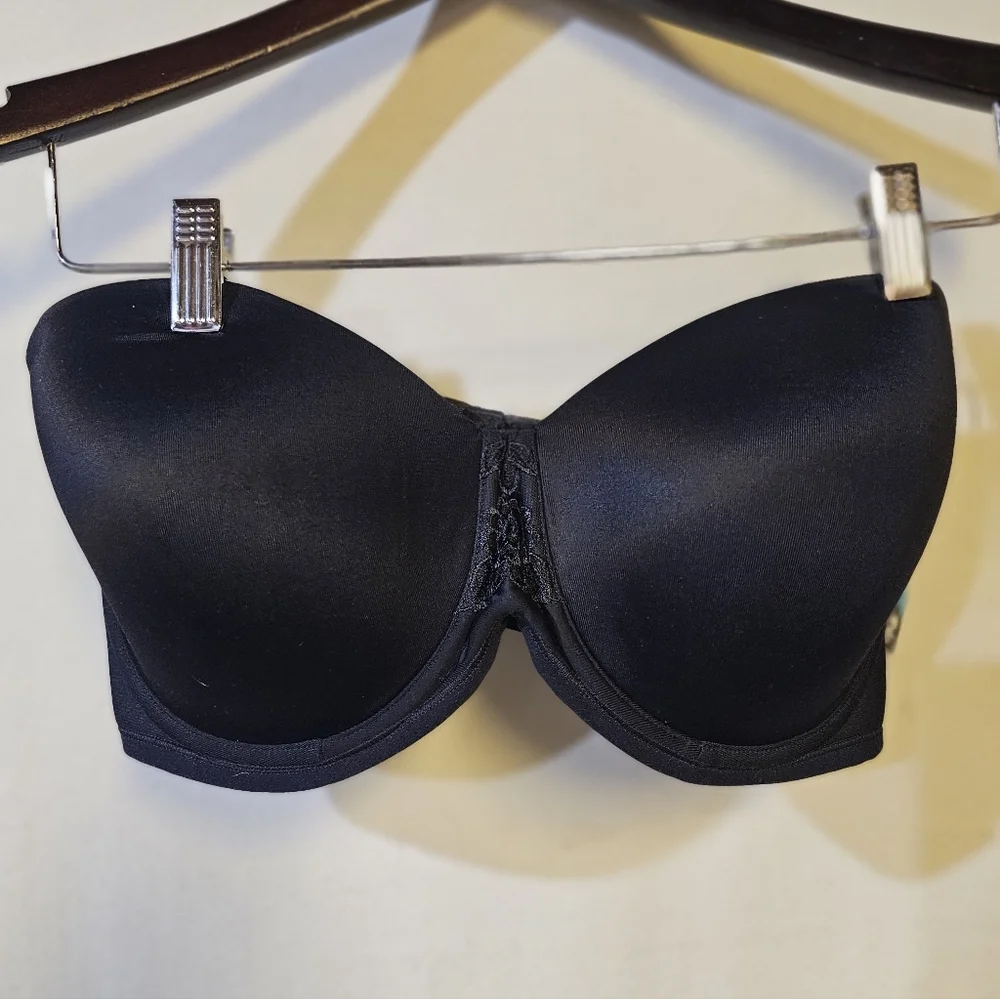 Elegant Black Strapless Bra With‎ Straps Attachment